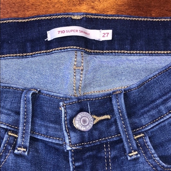 Like new LEVIS 710 medium wash - Picture 3 of 4